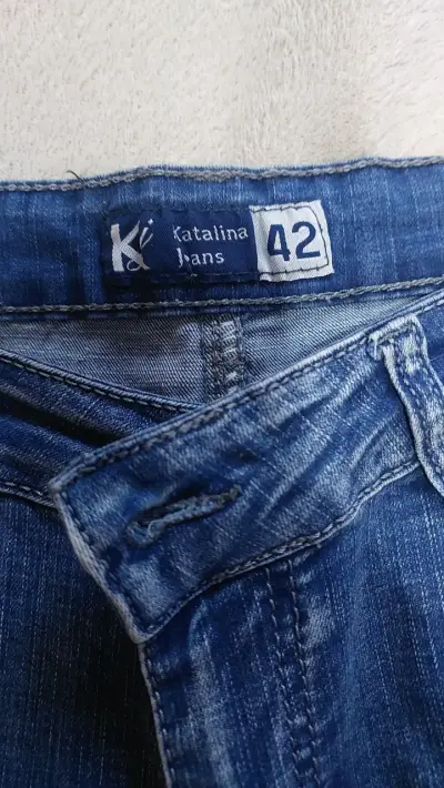 Jeans azules rasgados - miniatura 2