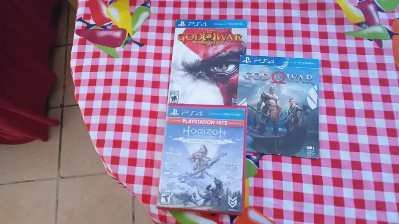 Juegos PS4 God of War y Horizon