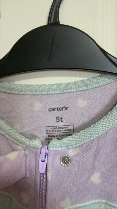 Pijama morado infantil con corazones - miniatura 2