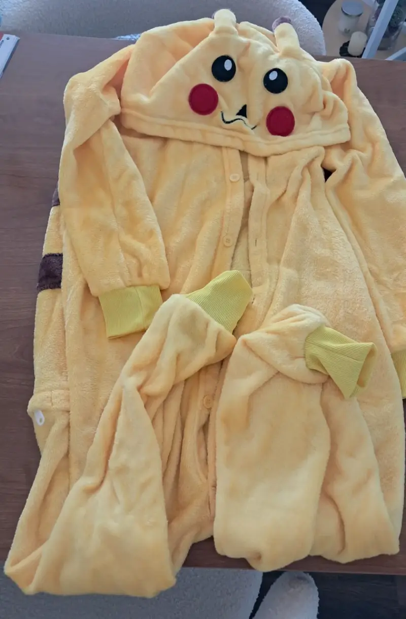 Pijama enterizo Pikachu amarillo