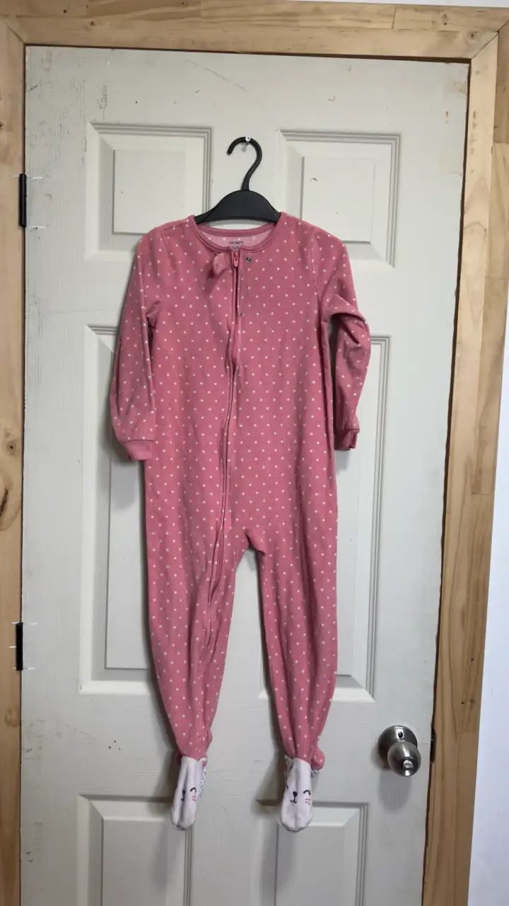 Pijama rosa de puntos para niña - 1