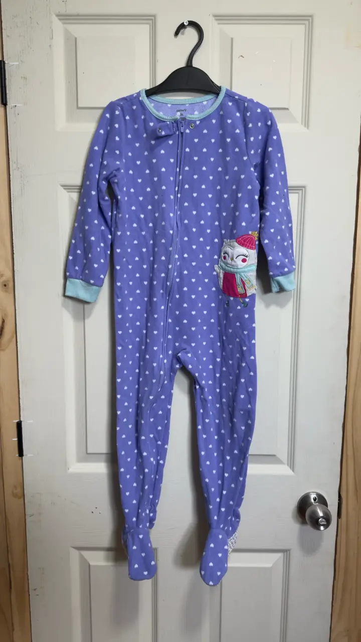 Pijama morado infantil con diseño - 1