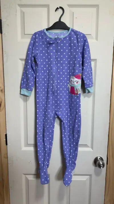 Pijama morado infantil con diseño - miniatura 1