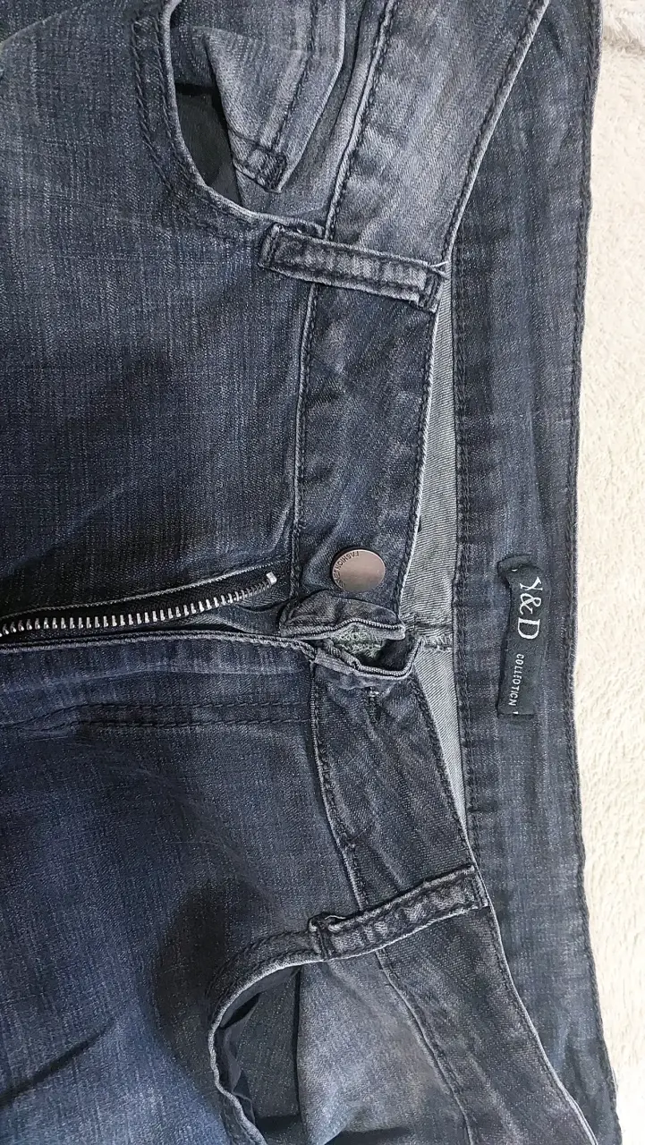 Jeans oscuros desgastados - 2