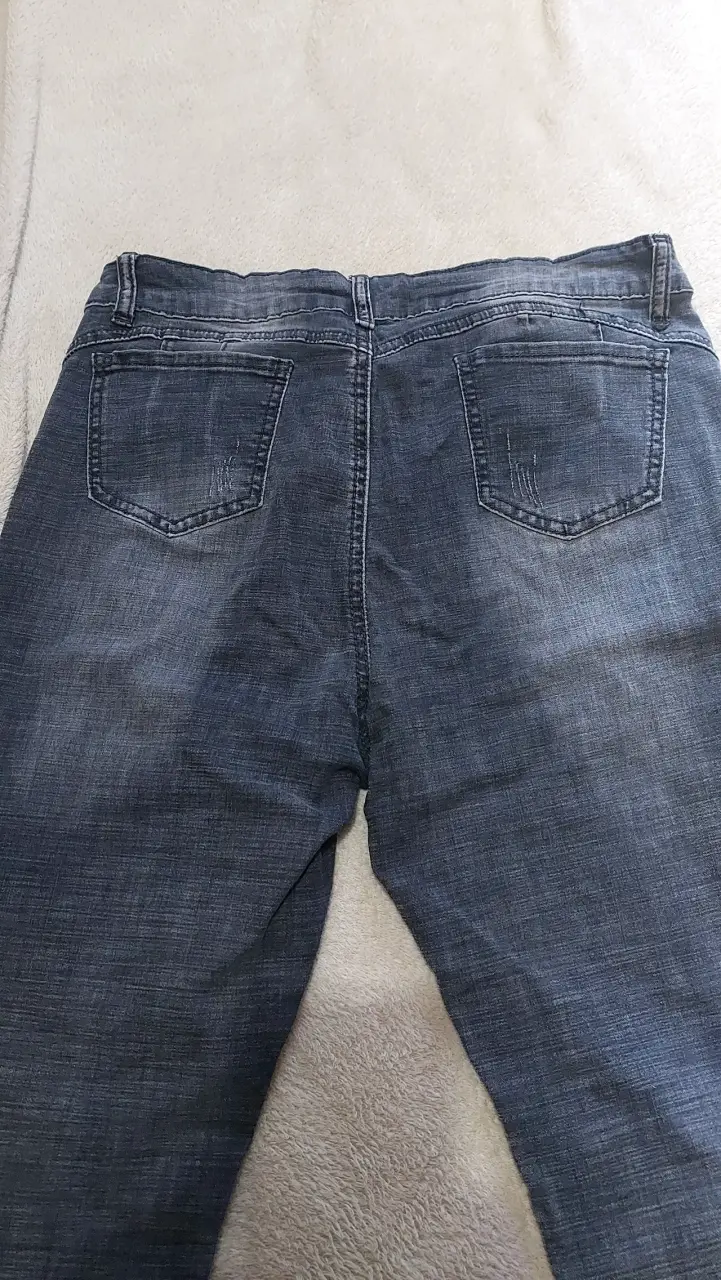 Jeans oscuros desgastados - 3