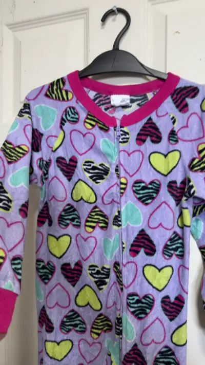 Pijama entero de corazones niños - miniatura 2