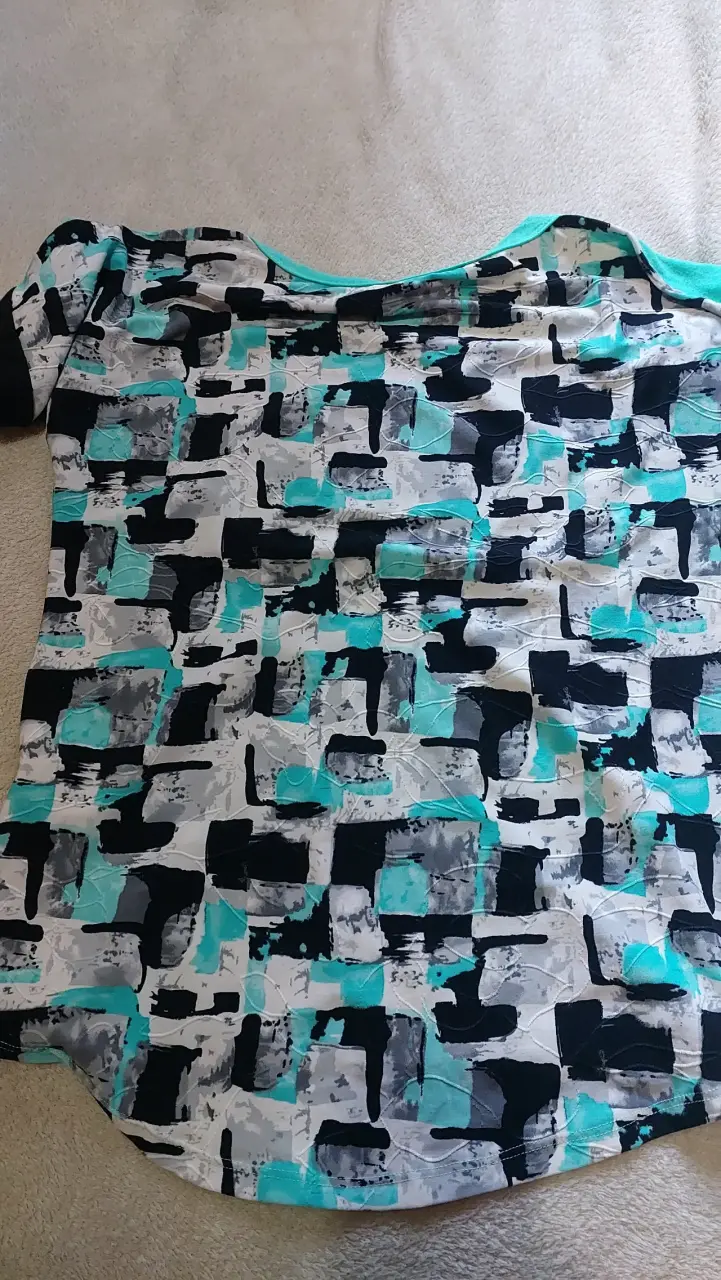 Polera estampada colores vivos - 2