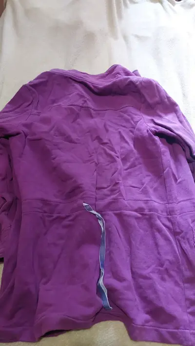 Chaqueta morada con botones - miniatura 3