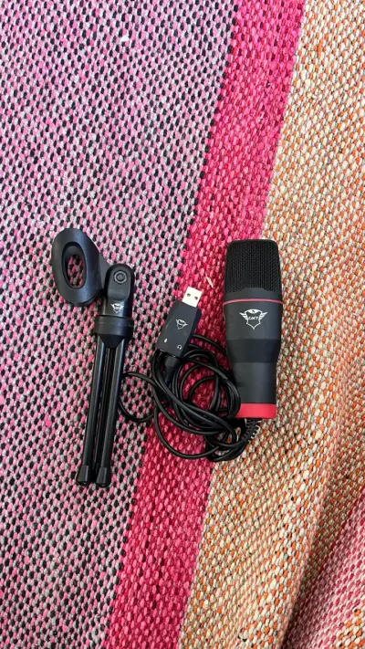 Micrófono Trust USB con soporte - miniatura 1