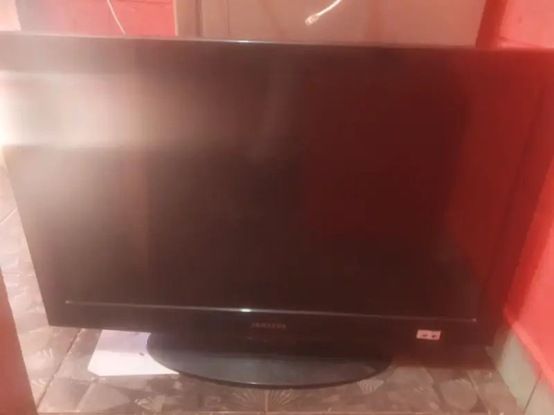 Televisor Samsung de pantalla plana - 2