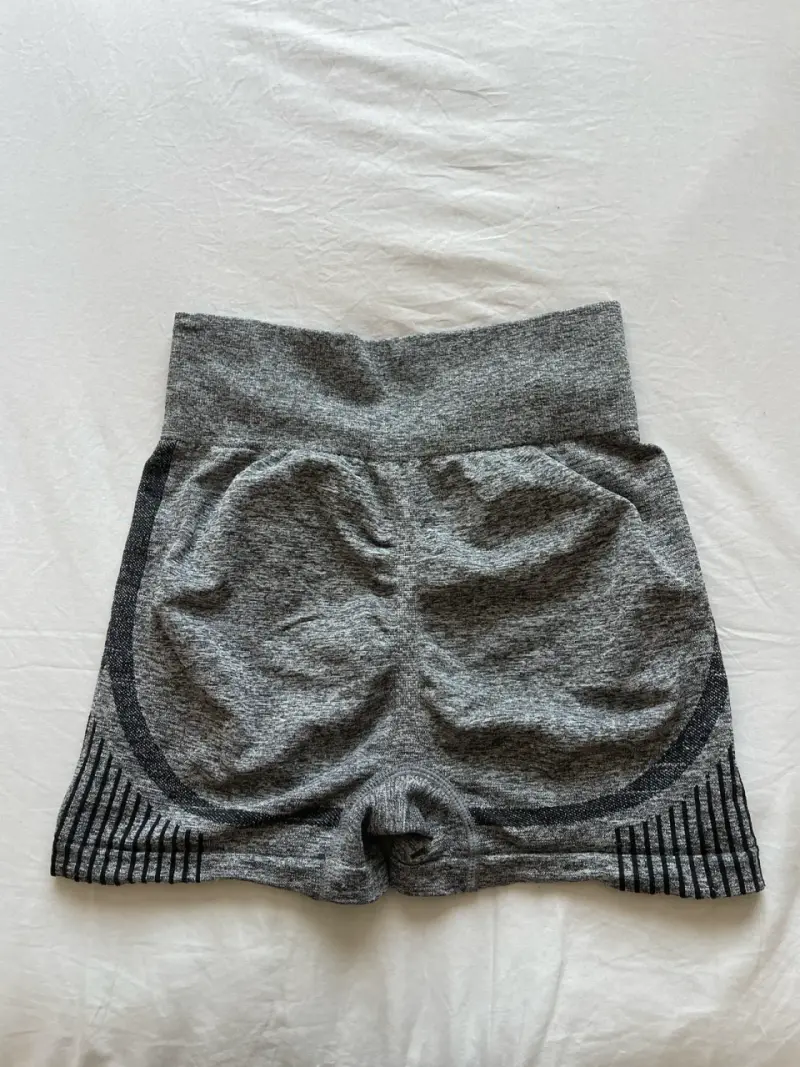 Shorts deportivos grises - 2