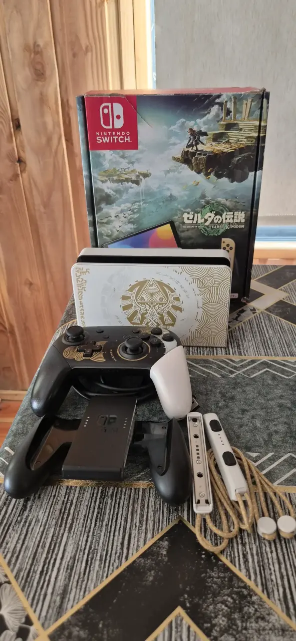 Nintendo Switch OLED edición especial Zelda TOTK - 2