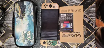 Nintendo Switch OLED edición especial Zelda TOTK - miniatura 3