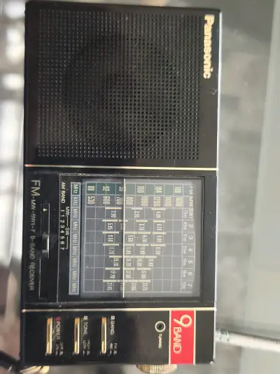 Radio portátil Panasonic 9 Band - miniatura 1