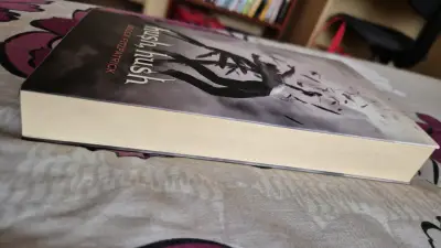 Libro 'Hush, Hush' de Becca Fitzpatrick - miniatura 2