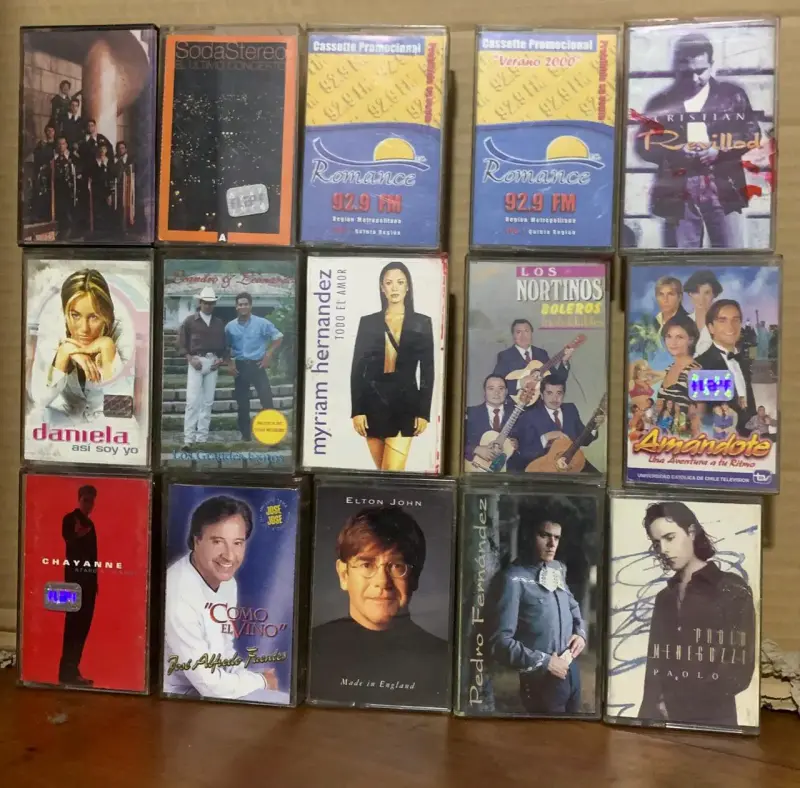 Lote de casetes de música variada - 1