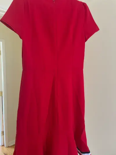 Vestido rojo elegante - miniatura 1