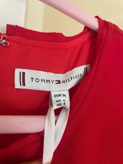 Vestido rojo elegante - miniatura 3