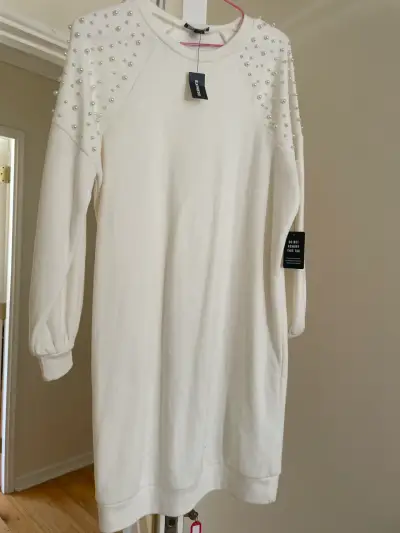 Vestido blanco con perlas - miniatura 1