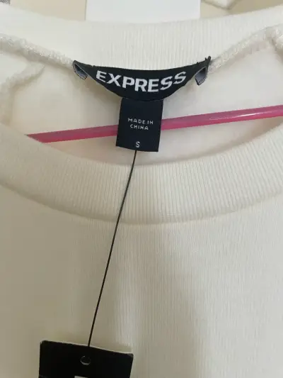 Vestido blanco con perlas - miniatura 4