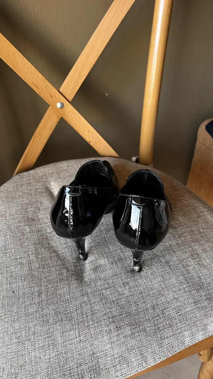 Zapatos de charol negros con flecos - 2