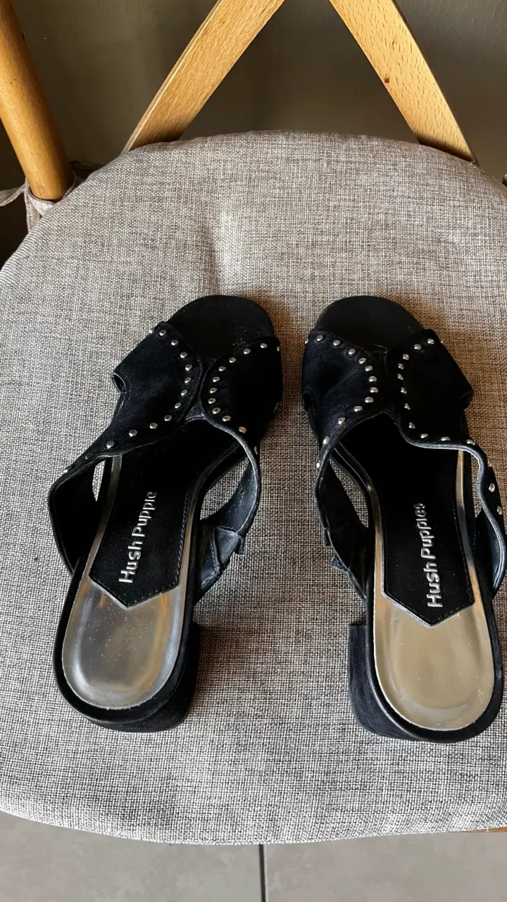 Sandalias negras con tachas - 1