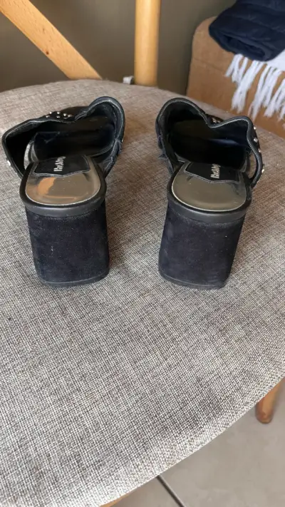 Sandalias negras con tachas - miniatura 3