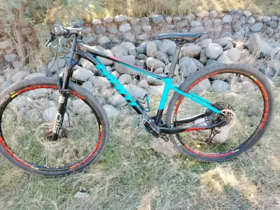 Bicicleta montaña Giant azul - miniatura 1