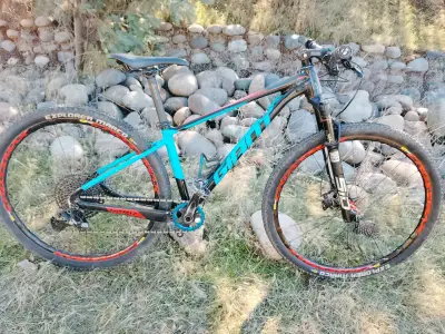 Bicicleta montaña Giant azul - miniatura 2