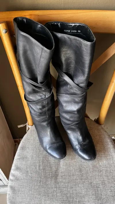 Botas negras de cuero - miniatura 2
