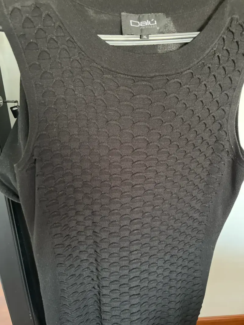 Vestido negro sin mangas - 2