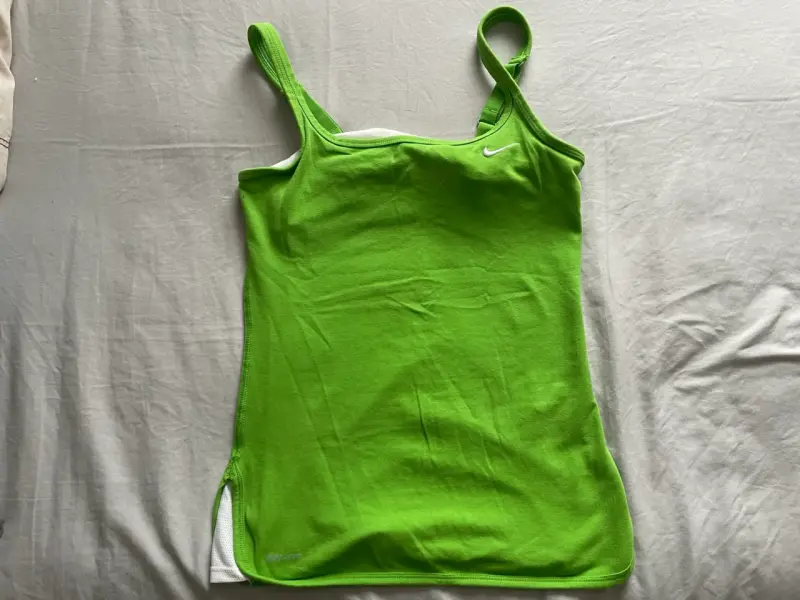 Polera NIKE verde menta sin mangas