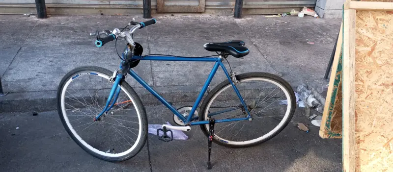 Bicicleta urbana azul - 2