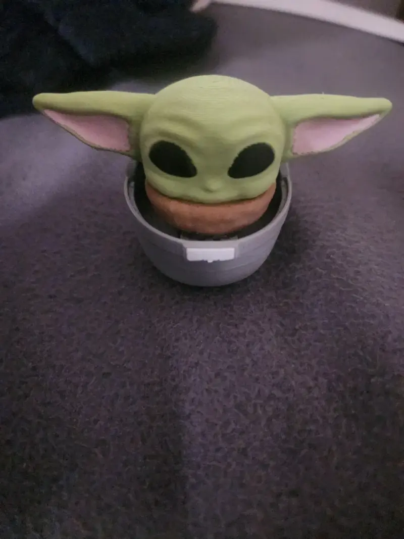 Figura Baby Yoda y billete de eren jarger - 1
