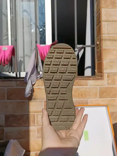 Botas negras con forro de piel - miniatura 2