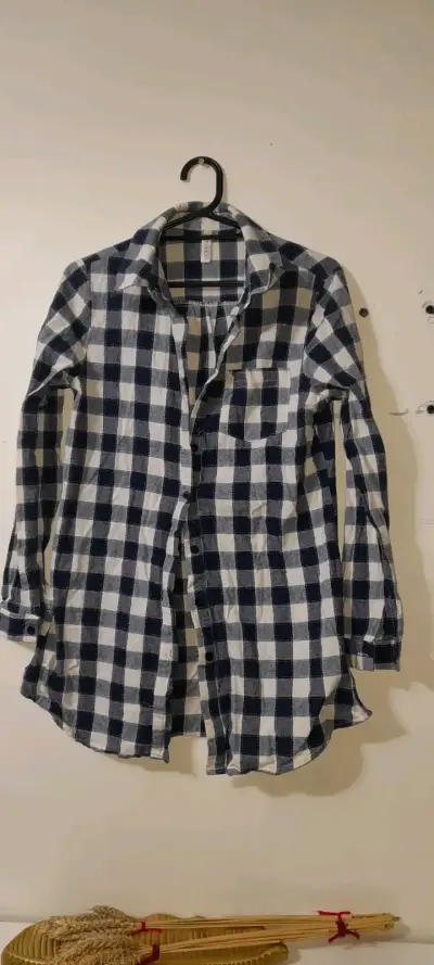 Camisa de cuadros azul y blanco - miniatura 1