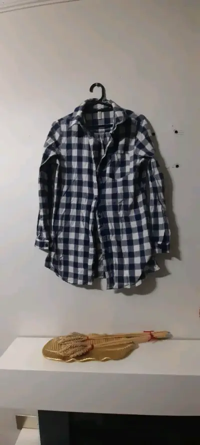 Camisa de cuadros azul y blanco - miniatura 3