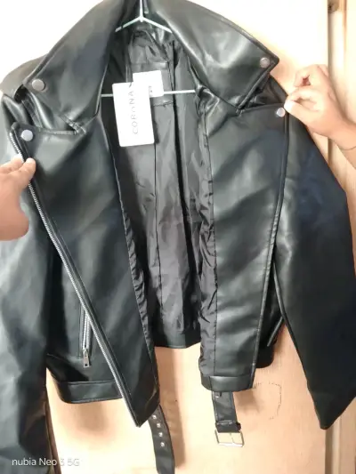 Chaqueta de cuero negra - miniatura 3
