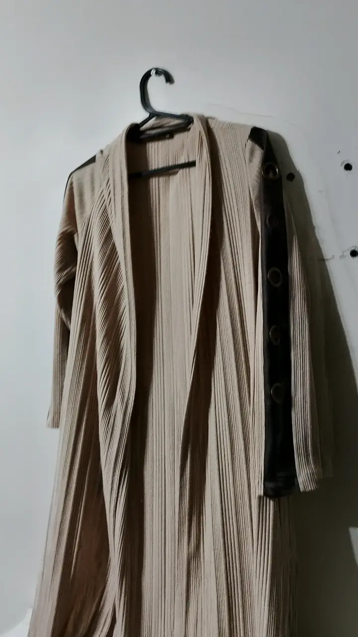Kimono beige con botones decorativos - 3
