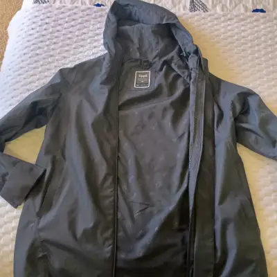 Chaqueta negra impermeable - miniatura 6