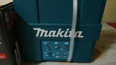 Taladro marca Makita & uberman - miniatura 1