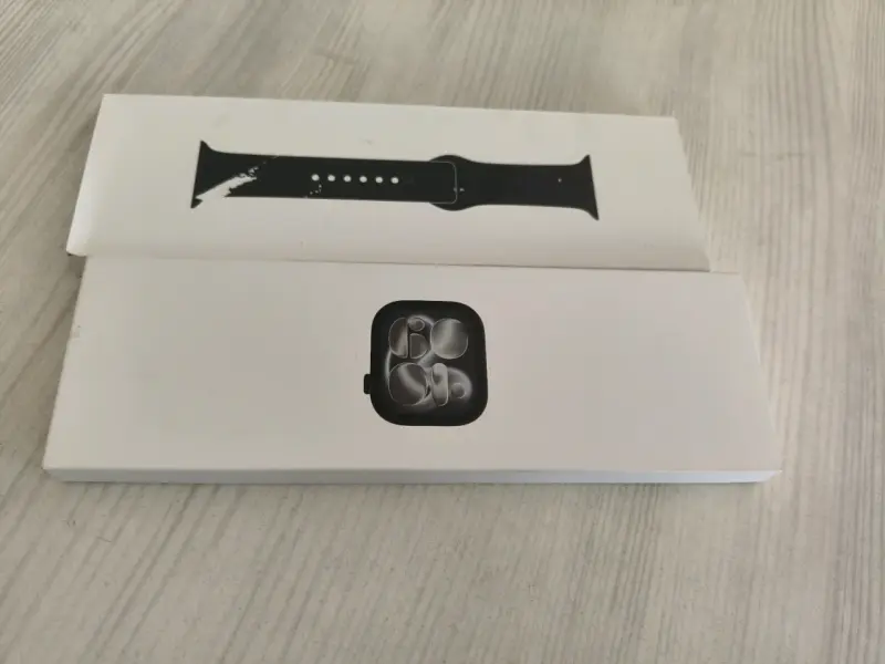 Apple Watch 11 46MM GPS - 2
