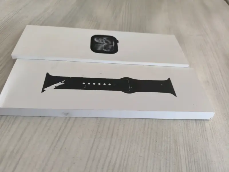 Apple Watch 11 46MM GPS - 6