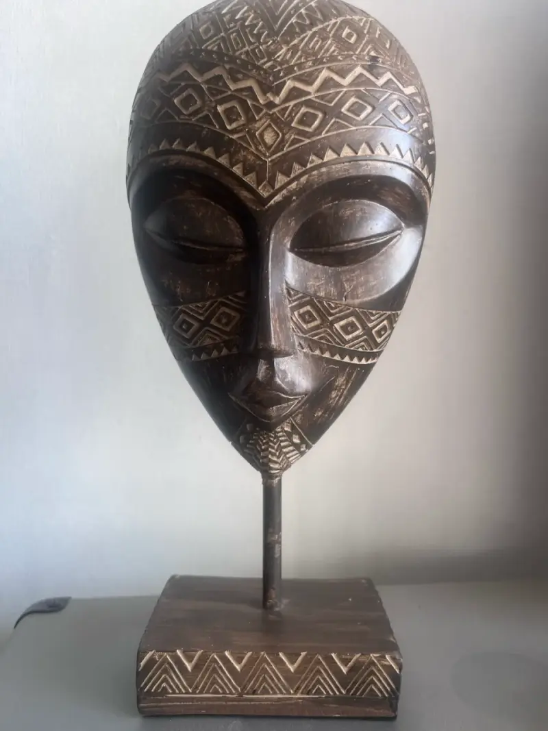 Escultura tallada en madera