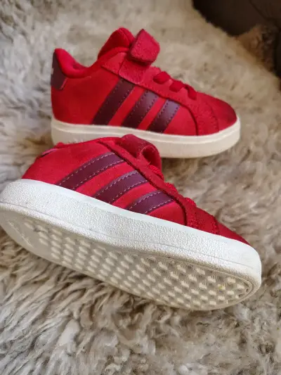 Zapatillas Adidas rojas para bebés - miniatura 2