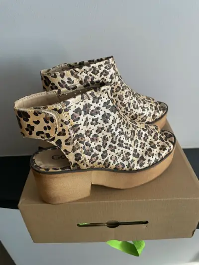 Sandalias taco plataforma animal print marca Gotta - miniatura 3