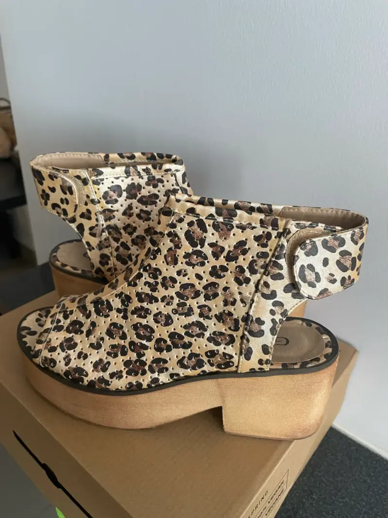 Sandalias taco plataforma animal print marca Gotta - 4