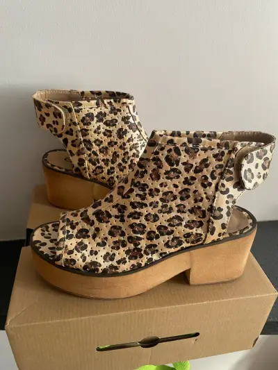 Sandalias taco plataforma animal print marca Gotta - miniatura 5