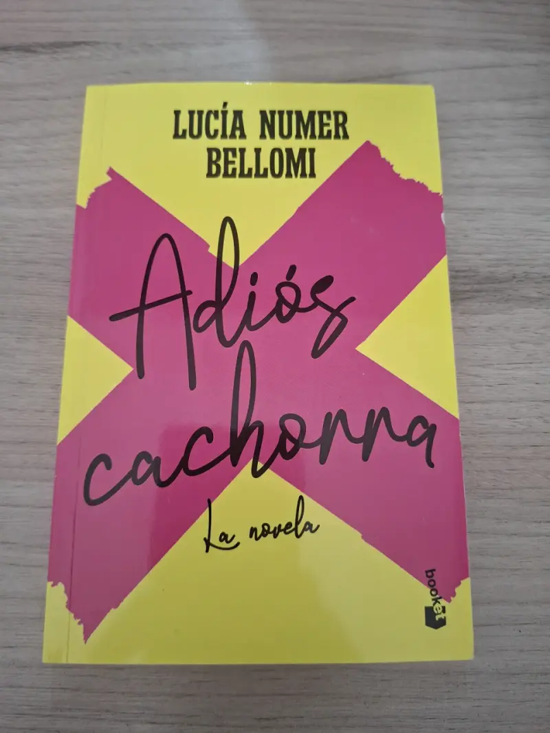 Libro 'Adiós Cachorra' de Lucía Numer - 1
