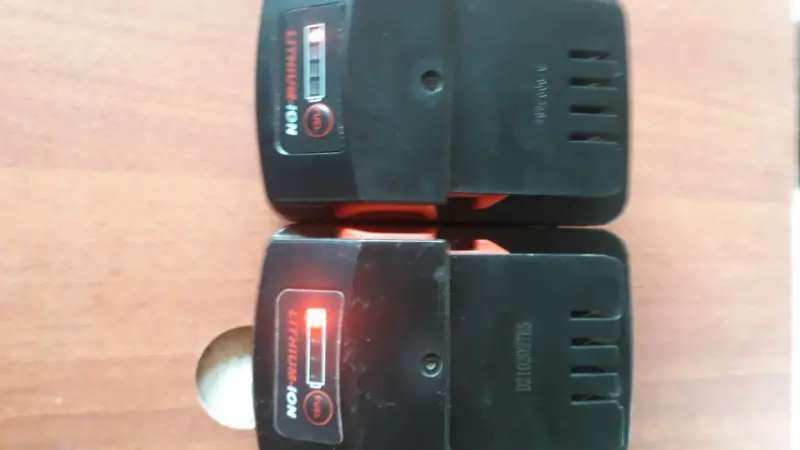 2 Baterías Dong Cheng 18V 4.0Ah - 3